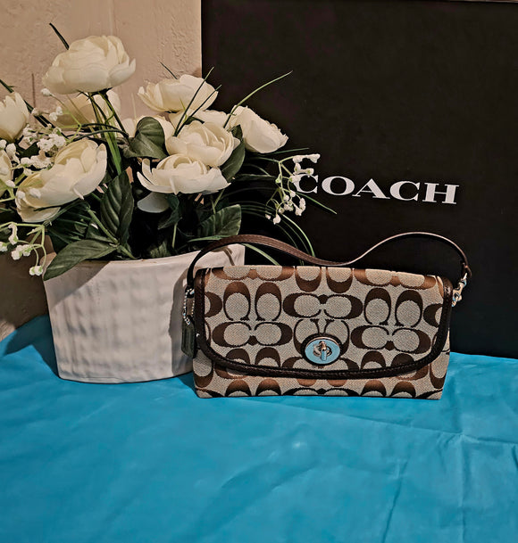 Coach Vintage Signature Turnlock Wristlet Wallet Clutch MINT